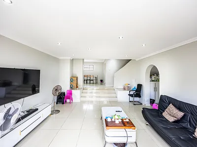 3 Bedroom Townhouse For Sale in East London - zZCS.webp