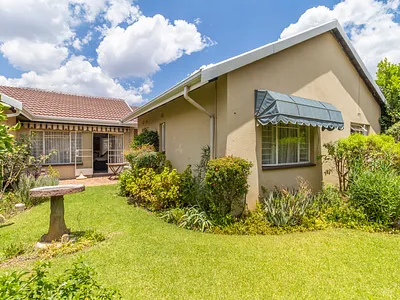 2 Bedroom Apartment For Sale in Randburg - tz6F.webp