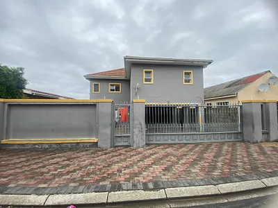 6 Bedroom House For Sale in Hermanus - jQkA.webp