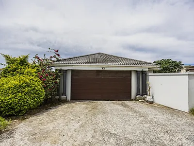 5 Bedroom House For Sale in East London - dSiv.webp