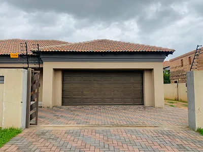 4 Bedroom House For Sale in Middelburg - img
