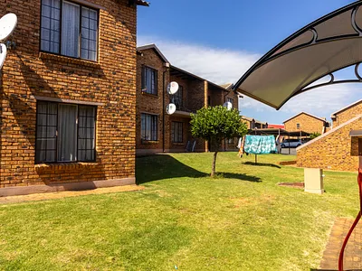 2 Bedroom Townhouse For Sale in Kempton Park - img