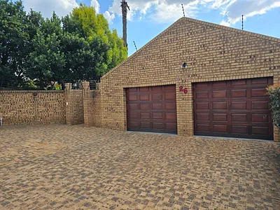 4 Bedroom House For Sale in Middelburg - img