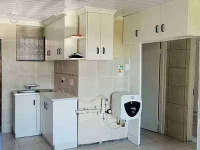 2 Bedroom Apartment For Sale in East London - FNsz.webp