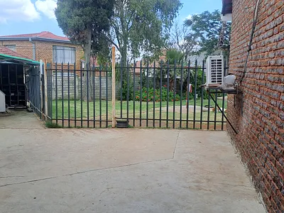 4 Bedroom House For Sale in Leandra - img