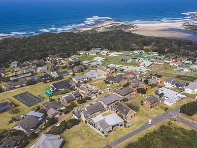 3 Bedroom House For Sale in East London - plTx.webp