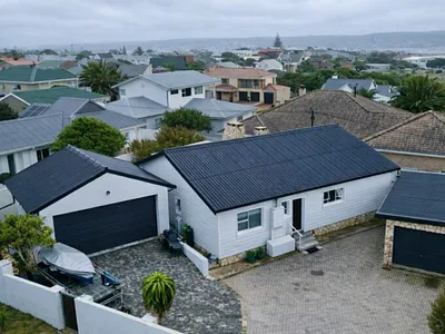 4 Bedroom House For Sale in Stilbaai West, Stilbaai - JGQg.webp