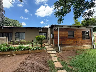 4 Bedroom House For Sale in Rustenburg - aaBw.webp