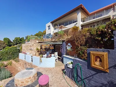 5 Bedroom House For Sale in Hartbeespoort - J47O.webp