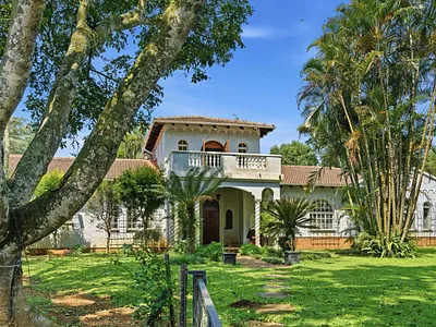 5 Bedroom House For Sale in Hillcrest - img