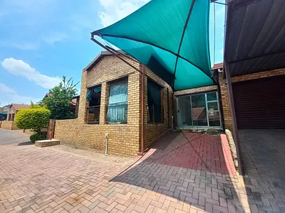 3 Bedroom Apartment For Sale in Rustenburg - JZIo.webp