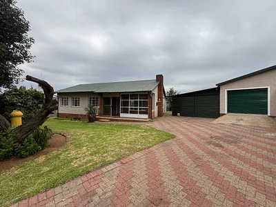 3 Bedroom House For Sale in Witbank - 4hpQ.webp