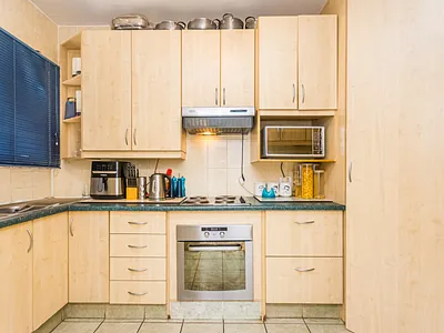 2 Bedroom Apartment For Sale in Roodepoort - img