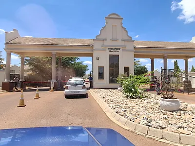 2 Bedroom Apartment For Sale in Akasia - img