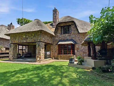 3 Bedroom Townhouse For Sale in Hillcrest - AU7h.webp