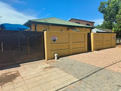 3 Bedroom House For Sale in Klerksdorp - z6TE.webp