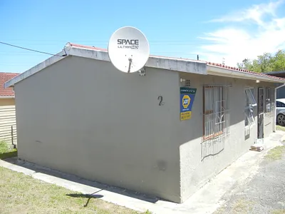 3 Bedroom House For Sale in East London - img