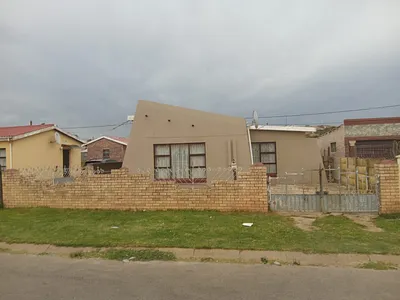 2 Bedroom House For Sale in Uitenhage - img
