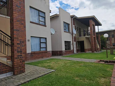 2 Bedroom Apartment For Sale in Rustenburg - BXw0.webp