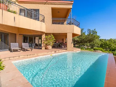 4 Bedroom House For Sale in Randburg - EQ6c.webp