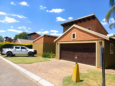 3 Bedroom House For Sale in Rustenburg - 8KBp.webp