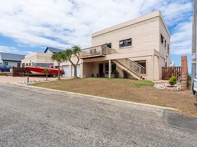 4 Bedroom House To Rent in Mossel Bay - img