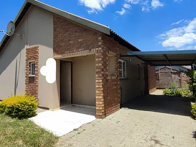 3 Bedroom House For Sale in Rustenburg - UKhE.webp
