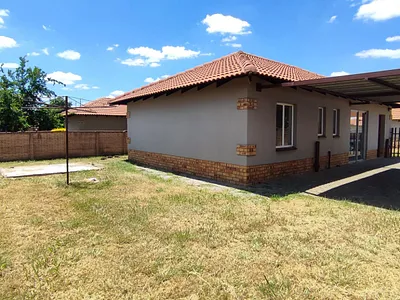 3 Bedroom House For Sale in Rustenburg - V59v.webp