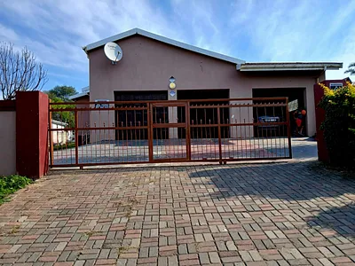 4 Bedroom House For Sale in King Williams Town - img