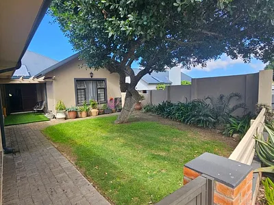 3 Bedroom Townhouse For Sale in Stilbaai West, Stilbaai - img