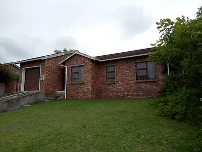 3 Bedroom House To Rent in East London - Mix1.webp