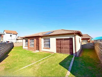 3 Bedroom House For Sale in Nigel - img