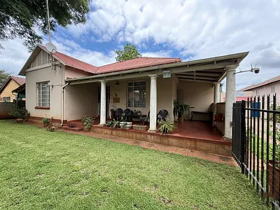 2 Bedroom House To Rent in Rustenburg - img