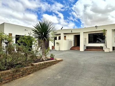 4 Bedroom House For Sale in Malmesbury - MRa7.webp