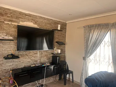 2 Bedroom House For Sale in Vanderbijlpark - 7uUM.webp