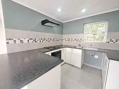2 Bedroom Townhouse To Rent in Brackenfell - D5sW.webp