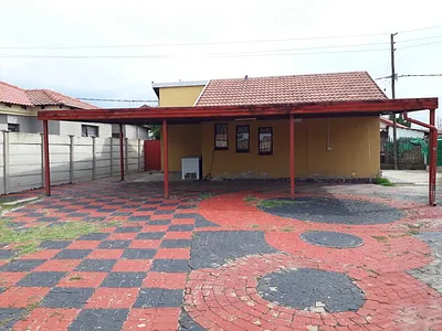 2 Bedroom House For Sale in Rustenburg - fYxD.webp