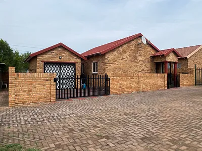 2 Bedroom Townhouse For Sale in Potchefstroom - GIfJ.webp