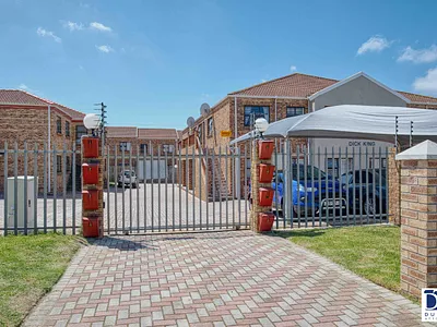 3 Bedroom Apartment For Sale in Port Elizabeth - img