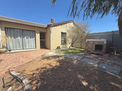 2 Bedroom Townhouse For Sale in Blouberg - 2y7Z.webp