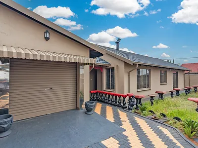 3 Bedroom House For Sale in Soweto - img