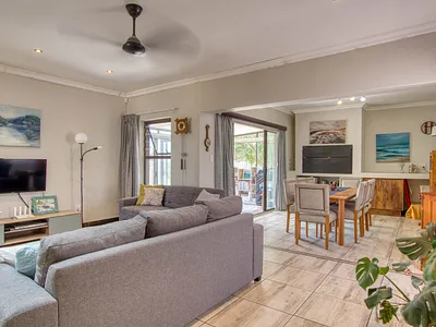 3 Bedroom House For Sale in Gordons Bay - fJy7.webp