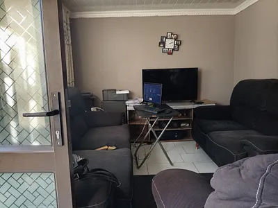 2 Bedroom House For Sale in East London - sc6x.webp