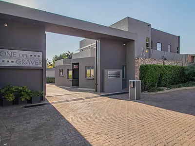 4 Bedroom Townhouse For Sale in Bedfordview - img