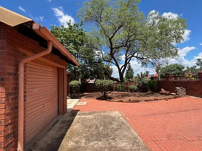 3 Bedroom House For Sale in Rustenburg - AV9D.webp