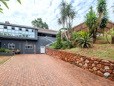 3 Bedroom House For Sale in Durban North - UR1y.webp