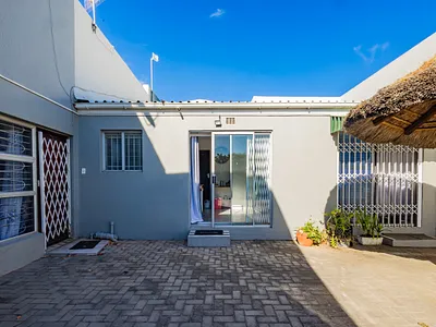 2 Bedroom Townhouse For Sale in Bellville - wLVn.webp