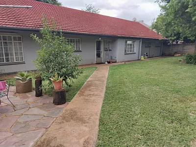 4 Bedroom House For Sale in Rustenburg - aHLB.webp