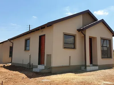2 Bedroom House For Sale in Springs - img