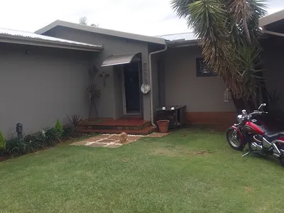 3 Bedroom House For Sale in Newcastle - 1tNQ.webp